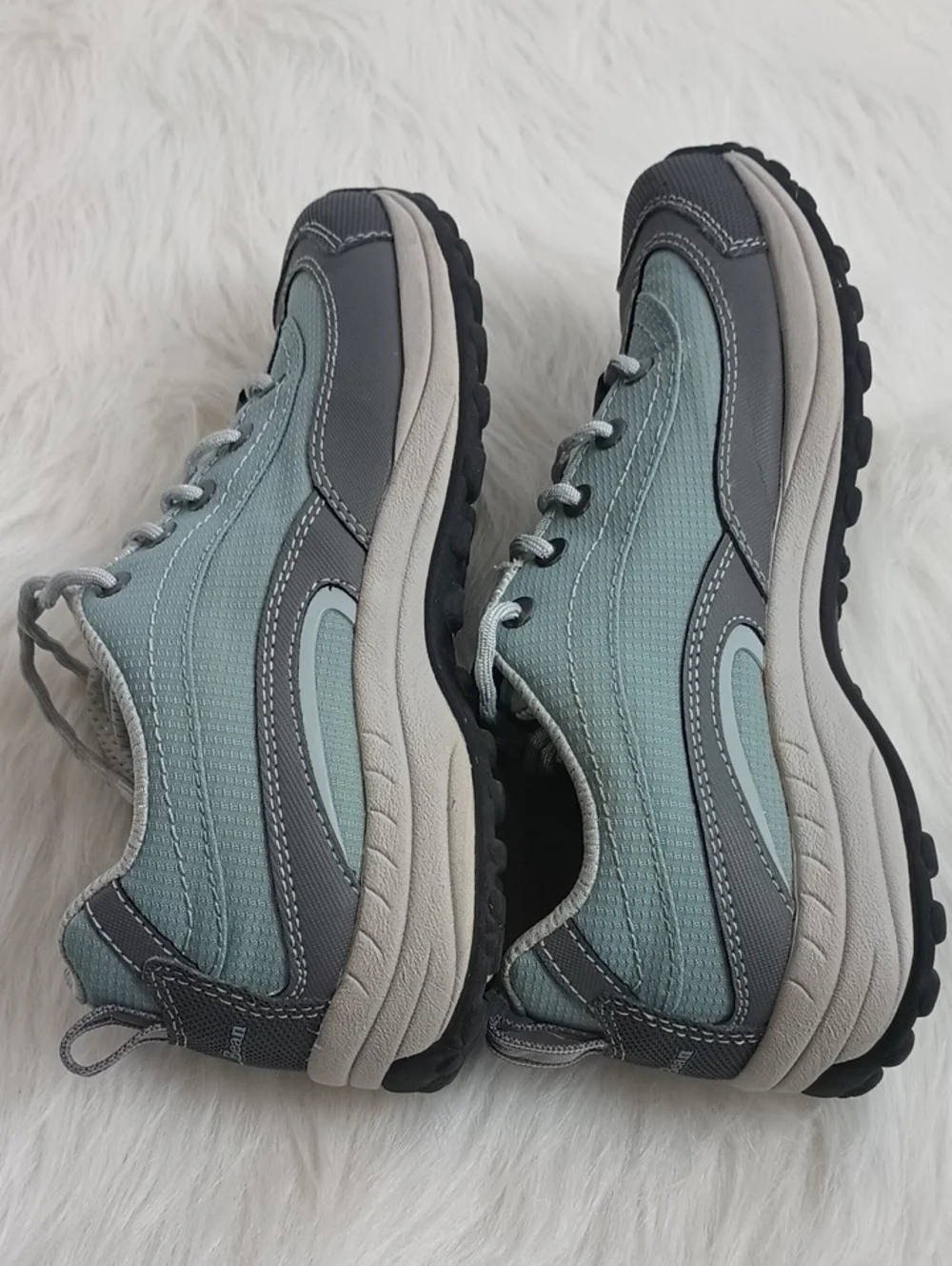 L.L. Bean Women's Hiking trail walking shoes/sneakers. size 8.5 gray/light teal